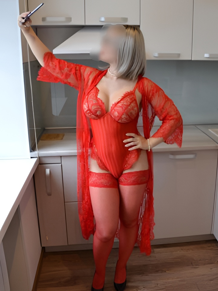 Василиса привлекательная девушка из Редкино цена от 5000 руб