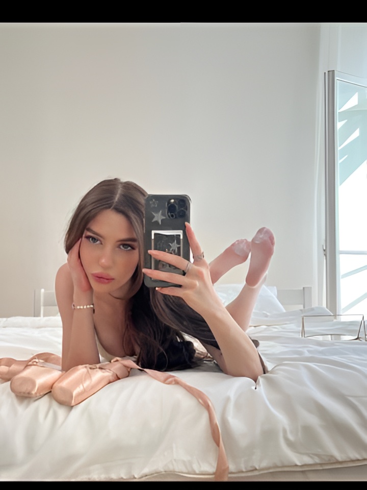 Василиса привлекательная девушка из Редкино цена от 5000 руб